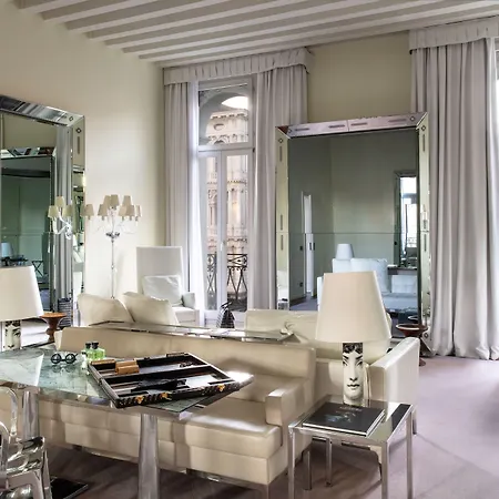 Palazzina Grassi Hotel