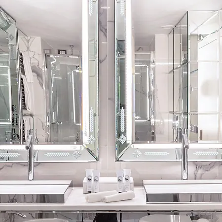 Palazzina Grassi 5* Venice