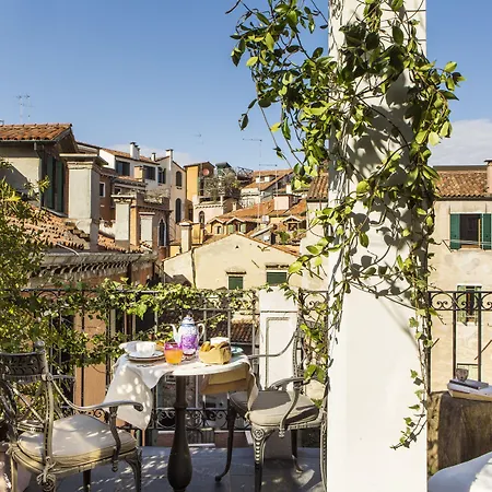 Ξενοδοχείο Palazzina Grassi 5*